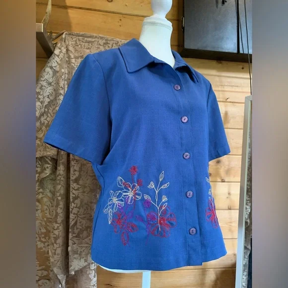 Vintage Blue Floral Embroidered Short Sleeve Button Up Shirt Size 10 43123450 - Picture 2 of 12